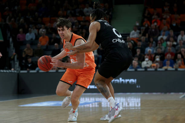 与俱乐部的 与俱乐部的